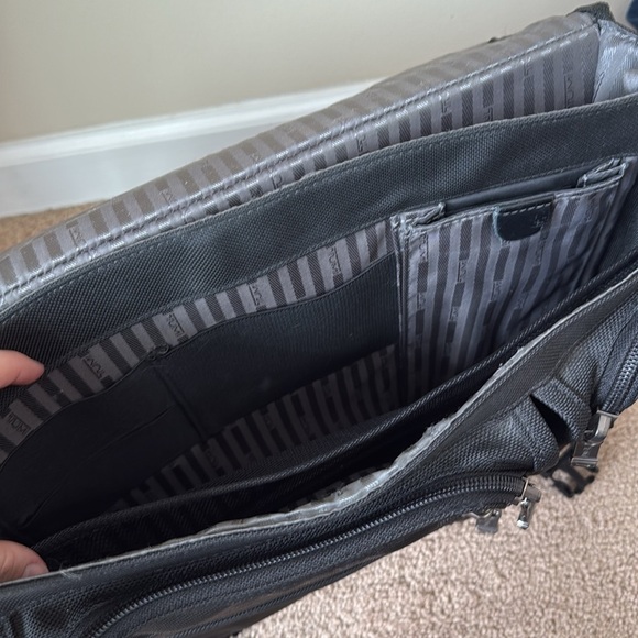 Tumi Expandable Flap Computer Laptop Briefcase Black - Picture 6 of 10